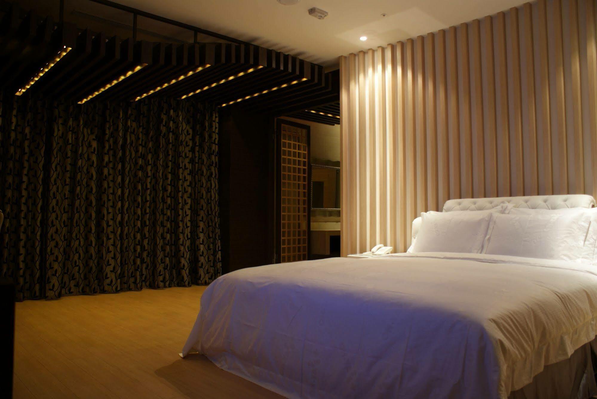 All-Ur Boutique Motel - Taichung Branch Exteriér fotografie